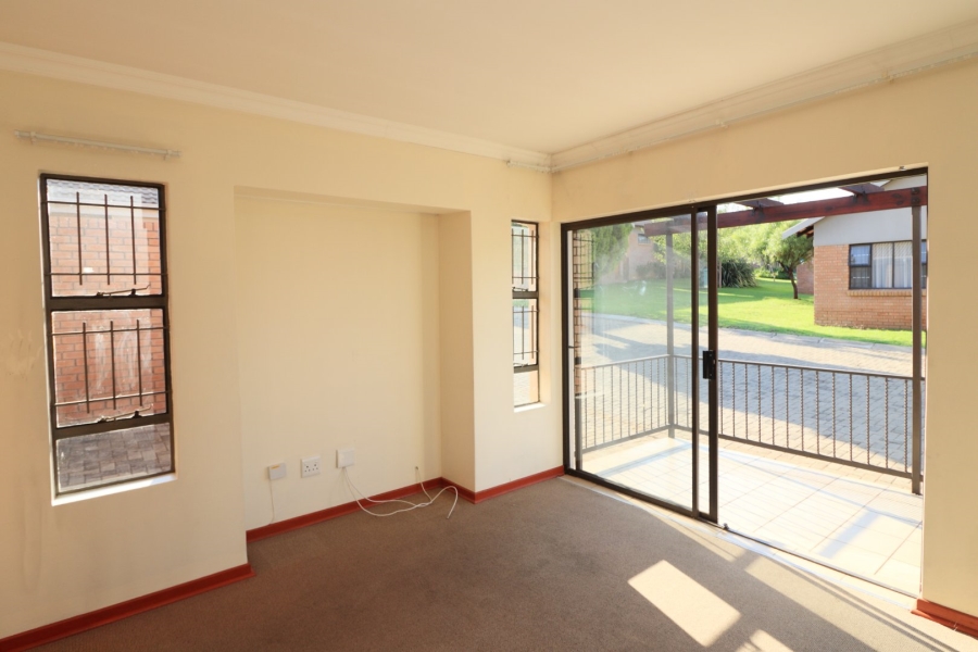 2 Bedroom Property for Sale in Langenhovenpark Free State